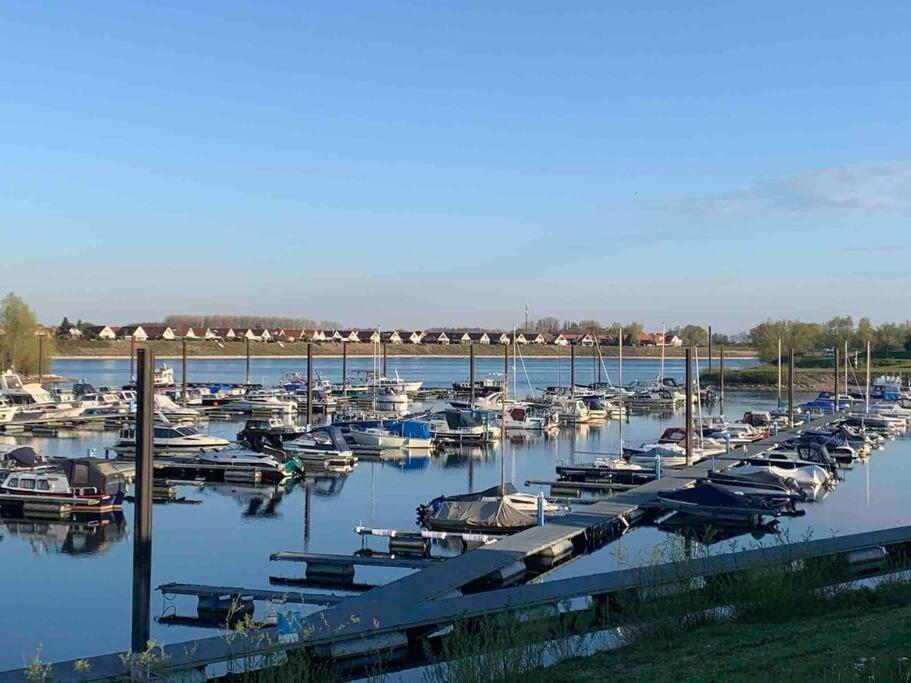 Luxus Chalet Waterfront Lathum Exterior photo